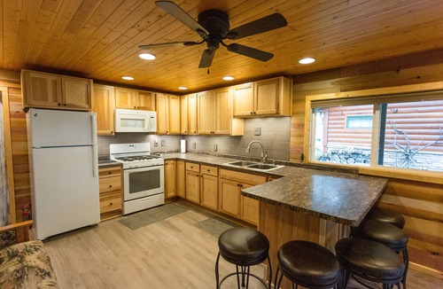 Hayward Cabin | Lakefront Family Cabin with Pontoon Rental Available