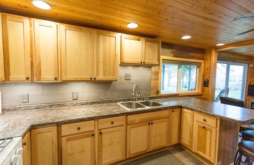 Hayward Cabin | Lakefront Family Cabin with Pontoon Rental Available