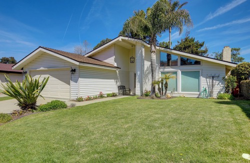 Pismo Beach Cottage | Lakefront Grover Beach Home ~ Walk to Ocean!