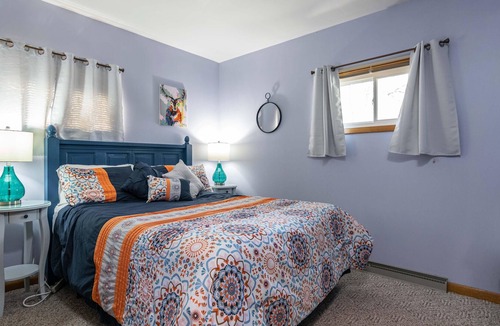 Friendship Cottage | Lakefront home on a harbor of Castle Rock Lake