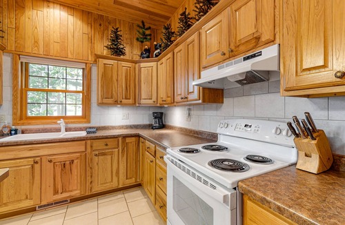 Manitowish Waters Condo | Lakefront resort retreat with screened porch, fireplace, pool, marina, & dining