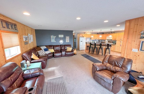 Detroit Lakes House | Lakeside Gem ~ Walk to Marina ~ Private Beach/Dock