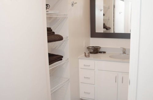 Uptown Condo | Lakeside Haven Minneapolis Loft with BBQ Area, Patio, Central AC, Games, W & D