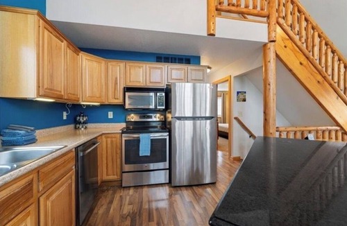 Biwabik Ski Chalet | Lakeside Villa Home at the base of Giants Ridge - 4 bed, 3 bath, sleeps 10
