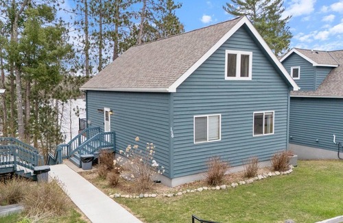 Biwabik Ski Chalet | Lakeside Villa Home at the base of Giants Ridge - 4 bed, 3 bath, sleeps 10