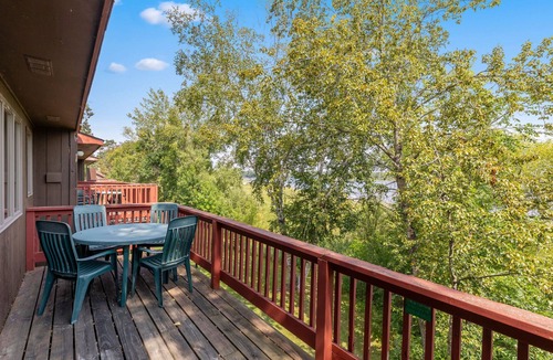 Breezy Point Condo | Lakeview 1BR Condo with Fireplace & Balcony