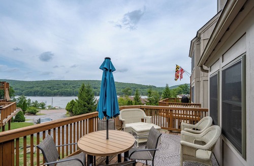 Mountainside Condo | Lakeview 2-bedroom condo with wood fireplace