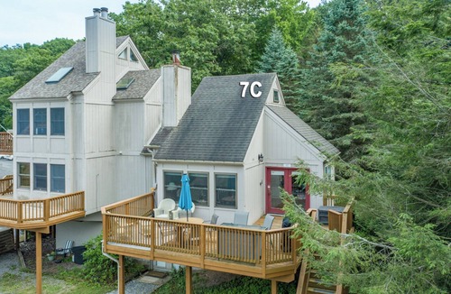 Mountainside Condo | Lakeview 2-bedroom condo with wood fireplace