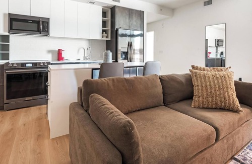 Washington Apartment | Landing | Amazing 1BD, Rooftop Lounge, Gym