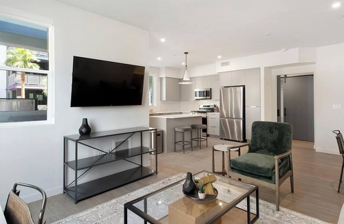 Rhodes Ranch Apartment | Landing | Amazing 2BD, Clubhouse, Courtyard