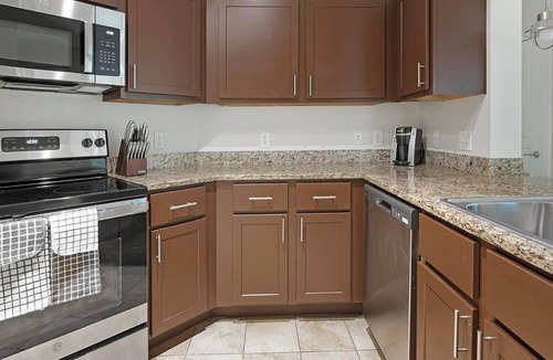 Chillum Apartment | Landing | Beautiful 1BD, Courtyard, Clubhouse