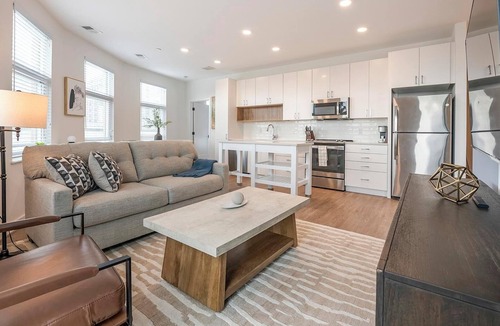 Old Town West Apartment | Landing | Beautiful 2BD, Courtyard, Gym
