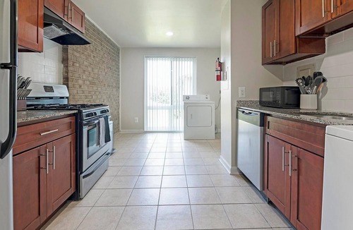 Greenbelt Apartment | Landing | Chic 1BD, Gym, Pool