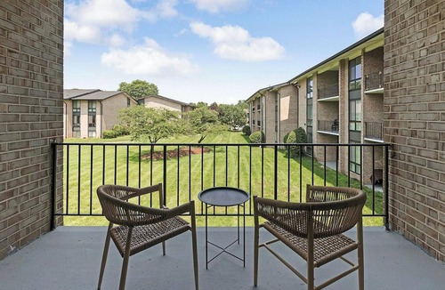 Greenbelt Apartment | Landing | Chic 1BD, Gym, Pool