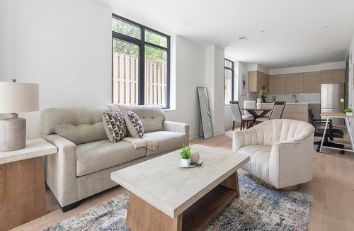 Mount Vernon Square Apartment | Landing | Chic 1BD in Logan Circle