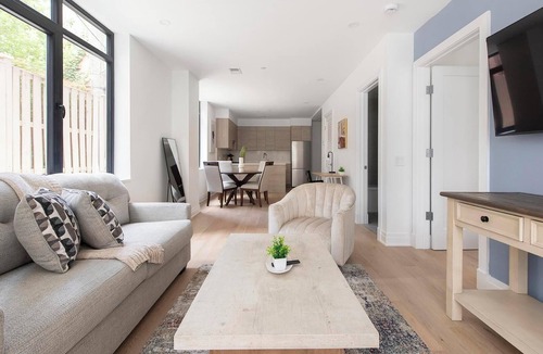 Mount Vernon Square Apartment | Landing | Chic 1BD in Logan Circle