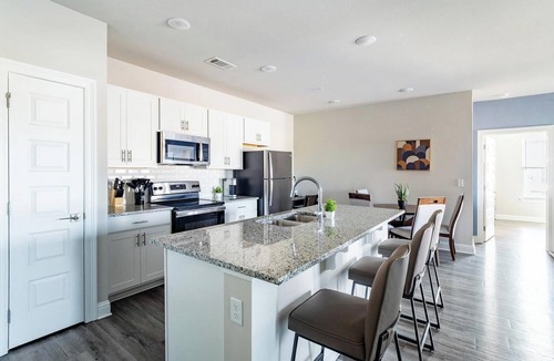 Harvey Apartment | Landing | Incredible 2BD, Gym, Clubhouse