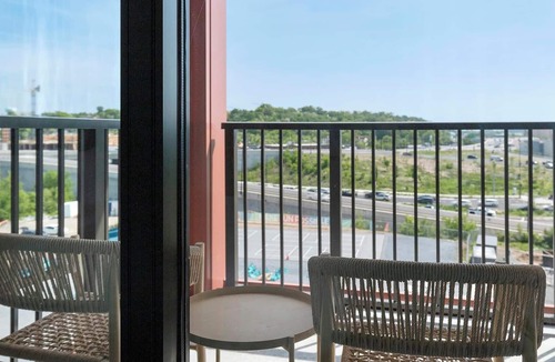 Washington Apartment | Landing | Incredible Studio, Rooftop Lounge, Gym