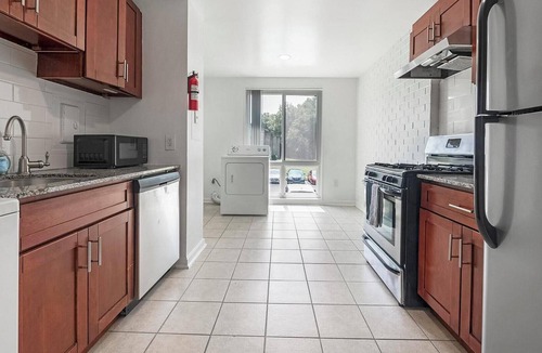 Greenbelt Apartment | Landing | Modern 1BD, Gym, Pool