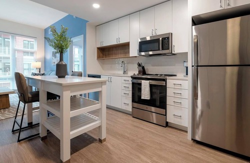 Old Town West Apartment | Landing | Modern 2BD, Courtyard, Gym