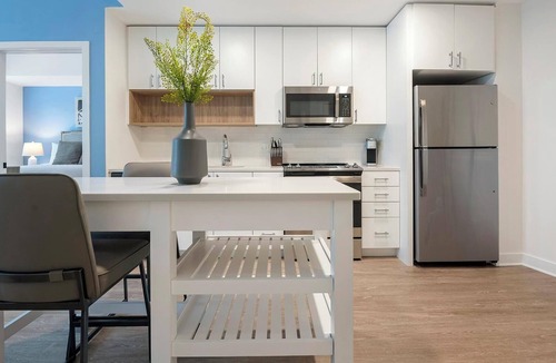Old Town West Apartment | Landing | Modern 2BD, Courtyard, Gym