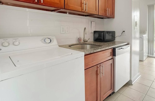 Greenbelt Apartment | Landing | Modern 2BD, Gym, Pool