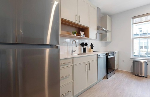 Hyattsville Apartment | Landing | Modern 2BD, Gym, Pool