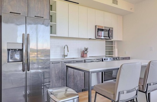 Washington Apartment | Landing | Spectacular 2BD, Rooftop Lounge