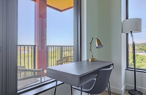 Washington Apartment | Landing | Spectacular 2BD, Rooftop Lounge