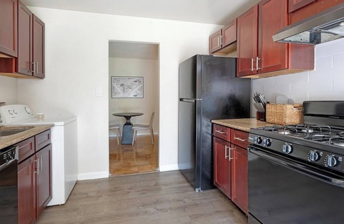 Greenbelt Apartment | Landing | Stunning 1BD, Gym, Pool