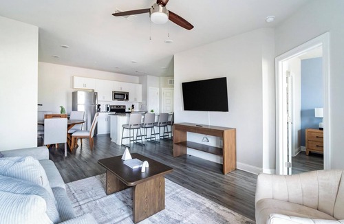 Harvey Apartment | Landing | Stylish 2BD, Gym, Clubhouse