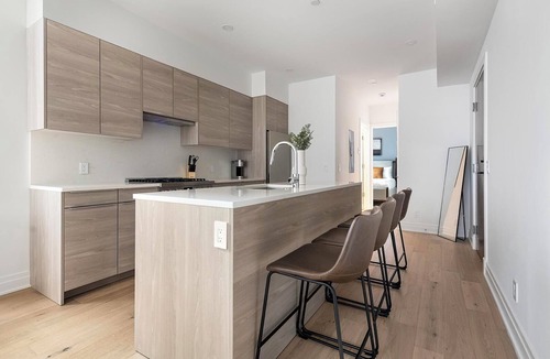 Mount Vernon Square Apartment | Landing | Stylish 2BD in Logan Circle