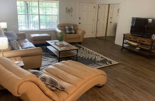 Fairhope Apartment | Large 2 Bedroom Apartment in Downtown Fairhope