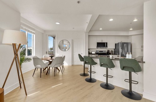 Pico Bed & Breakfast | Large 3BR Santa Monica Gem Central & 10 Min from the Ocean