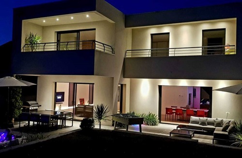 Orgeval House | Large architect-designed house near Paris. Ideal for family relaxation
