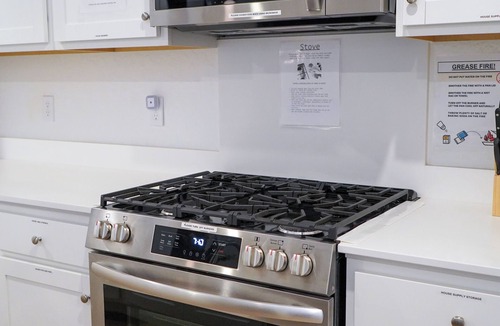 Hanford Apartment | Large Full Kitchen 1 BR Apt.