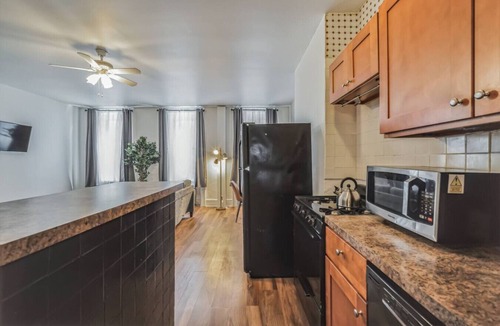 Center City West Apartment | Large Historical 1/1 Center City | Sleeps 4!