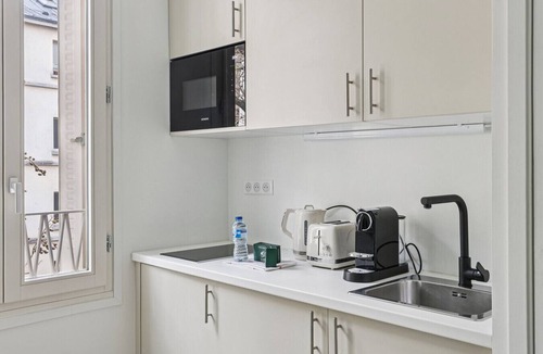 Epinettes Apartment | Lavie Maison 17th district
