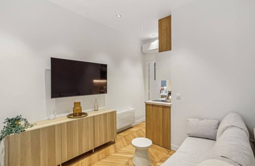 Ternes Apartment | Lavie Maison : Hot Tub & AC Near Arc de Triomphe