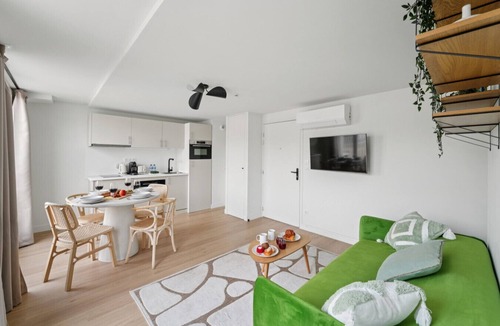 Epinettes Apartment | Lavie Maison: Spacious Apartment with Terrace