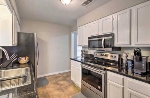 Jackson Apartment | Lavish 2 Bedroom South Jackson Corporate Getaway