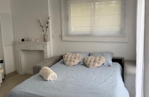 Coupvray Apartment | Le Balcon petit extérieur Idéal familles & couples à 10 min Disneyland Paris avec lit Queen size & parking privé