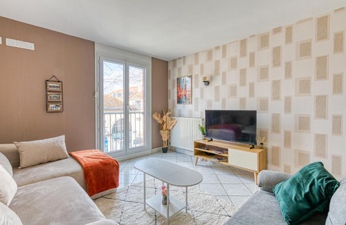 Mantes-la-Ville Apartment | Le Bouquet Violet - Gare à 1 km