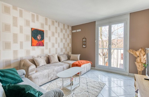 Mantes-la-Ville Apartment | Le Bouquet Violet - Gare à 1 km