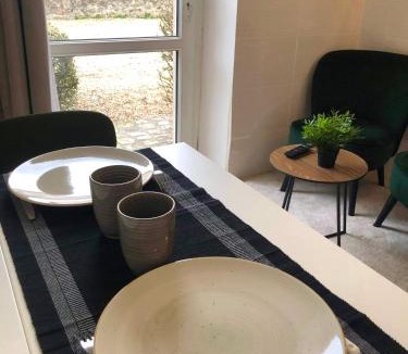 Chantiers Apartment | Le Buc - Gare Versailles Chantiers - Netflix