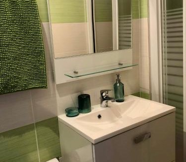 Chantiers Apartment | Le Buc - Gare Versailles Chantiers - Netflix