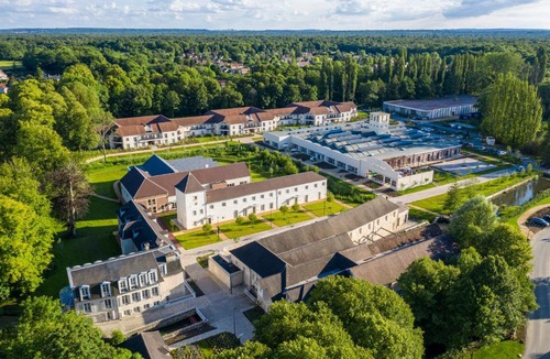 Avilly-Saint-Leonard Hotel | Le Grand Pavillon Chantilly