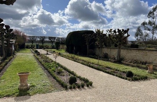Chantilly Apartment | Le jardin de L'Hippodrome
