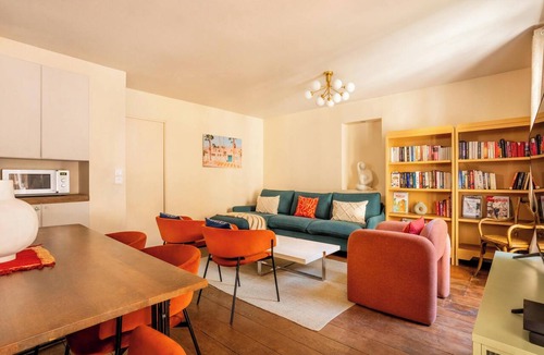 Quartier Sainte-Avoye Apartment | Le Marais - Les Halles Colorful & Modern 3BD