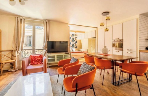 Quartier Sainte-Avoye Apartment | Le Marais - Les Halles Colorful & Modern 3BD